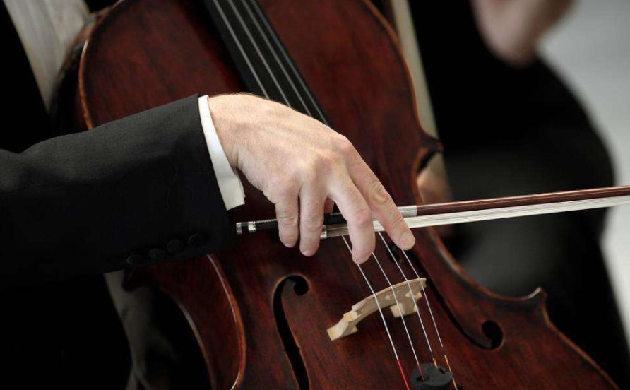 请问小提琴、中提琴、大提琴的区别何在？