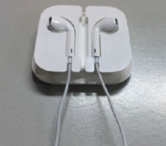 敢问各位是如何将耳机放进收纳盒里面