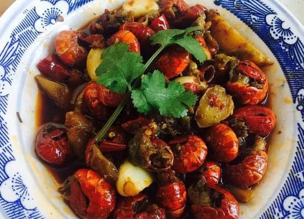 夏天正是吃虾尾的季节，虾尾要怎么做才好吃？