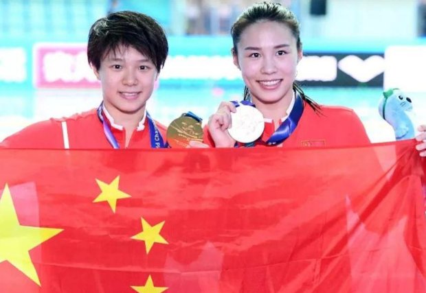 王涵给施廷懋送上爱的抱抱，对此你怎么看？