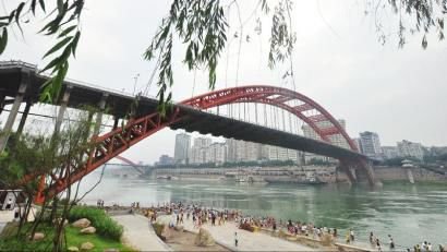 四川宜宾上千市民长江边戏水,在江边戏水有哪些安全隐患?