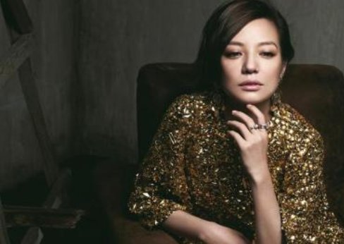 著名演员赵薇谈女儿却说她很惨,生活中的小四月究竟有多“惨”?