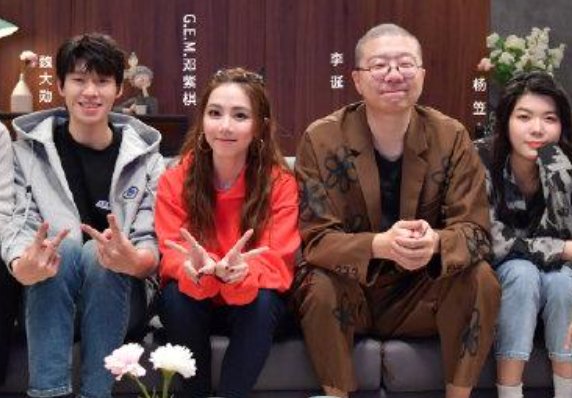 在《同一屋檐下》,李诞说不要跟社会撒娇,他究竟活的有多通透?