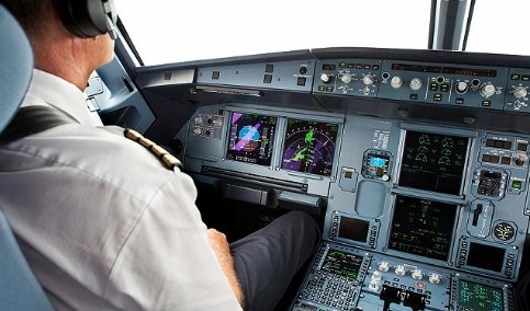 国航一机长辞职被索赔1066万元，这到底是怎么回事？