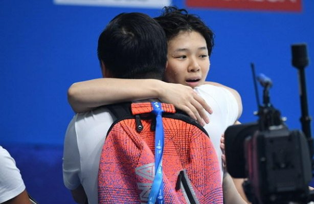 王涵给施廷懋送上爱的抱抱，对此你怎么看？