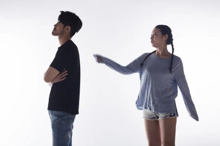 江苏一女子出轨后洗劫前男友婚房，此女子的这一行为合法吗？