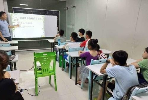 25号26号是星期六星期天 要补课的。上星期几的课啊？