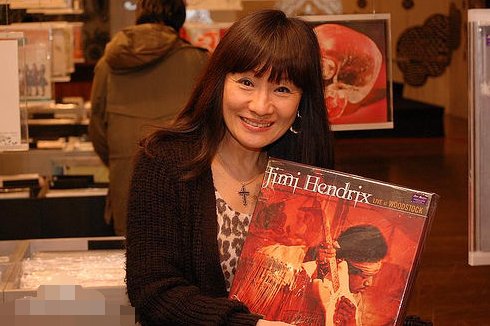 其中有一句歌词是“你的爱将我灌醉，我没所谓”歌名是什么