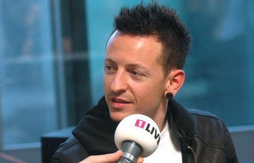 林肯公园主唱自缢身亡的原因是什么？