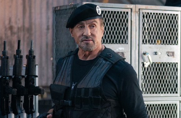 敢死队4史泰龙一开始就死了?