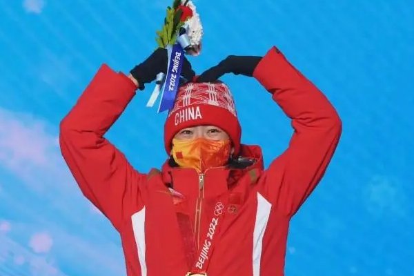 徐梦桃深夜官宣恋情，男友是队友王心迪，两人此前有过哪些恋爱细节？