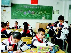 小学四年级女儿直呼对方为＂老公＂是怎么回事？