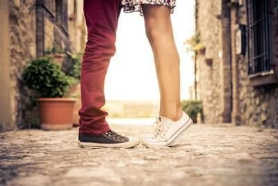 异地恋见面男生有多疯狂 晚上根本睡不了第一件事都做什么