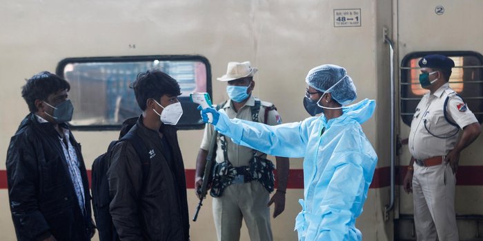 印度各地发现了240种变异新冠病毒，我国该如何保护自己不被牵连？