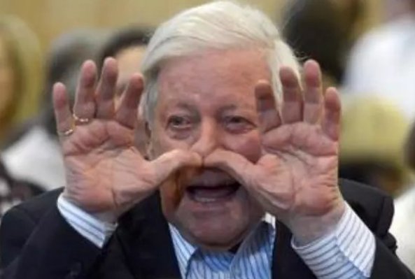 请问各位，“橡皮图章式的政客”到底是什么意思？