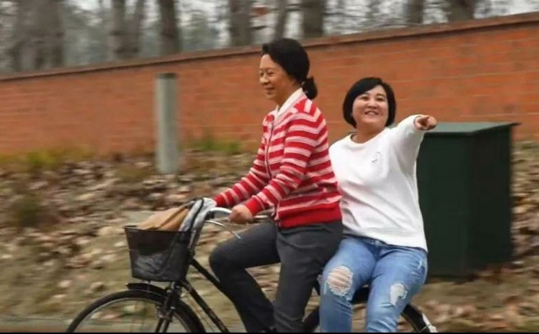 你好李焕英票价上涨引发热议，这个价格合适吗？