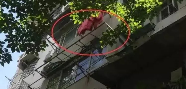 “杭州女童坠亡”涉事保姆持有高级育婴师证，她的专业能力如何？