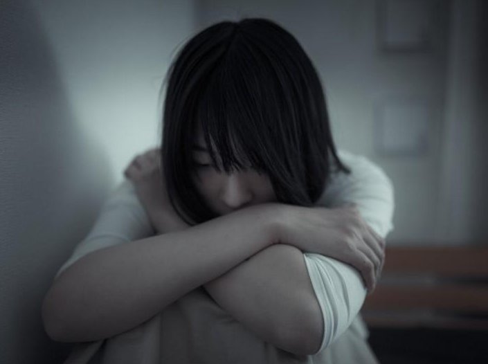 形容难过的2个字词语有哪些？