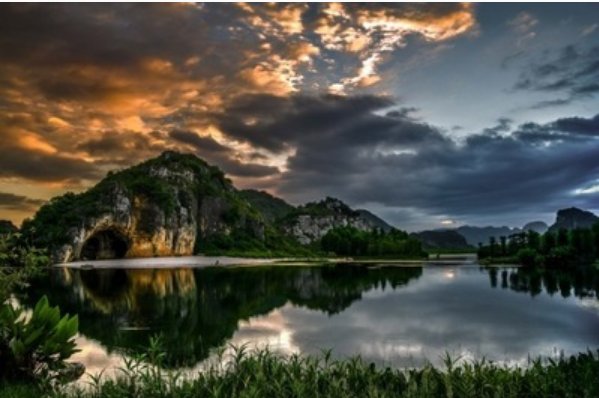 四海八荒是什么意思？