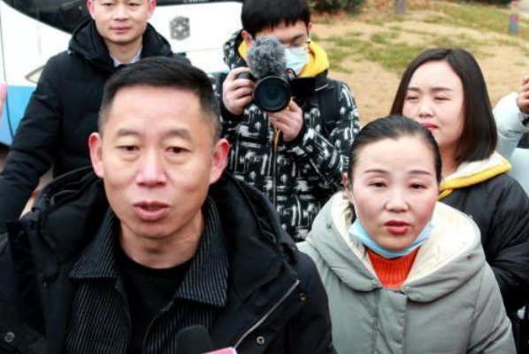 孙海洋一家三口温馨同桌吃饭，看到这一幕你有什么感受？