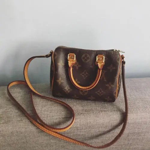 逛商场的时候，看到的每个包包你都喜欢，你会怎么办？