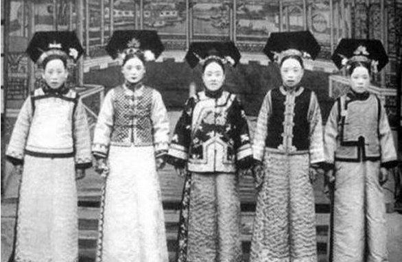 关晓彤的真实身份是什么，真是公主吗？