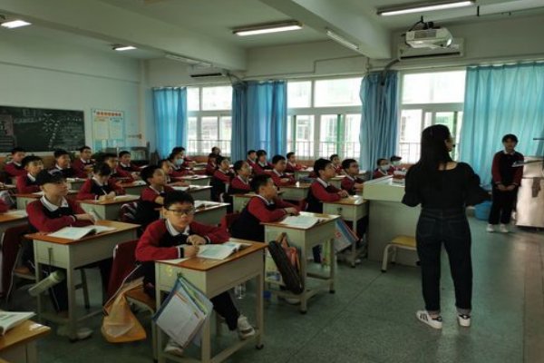 逊色这个词是什么意思