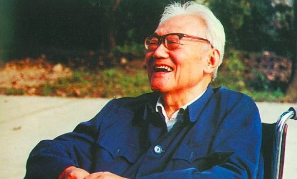 巴金的激流三部曲是哪三部？