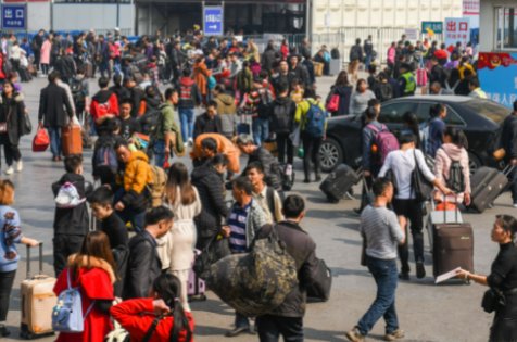 打工人返乡过年，有哪些令人破防的瞬间？