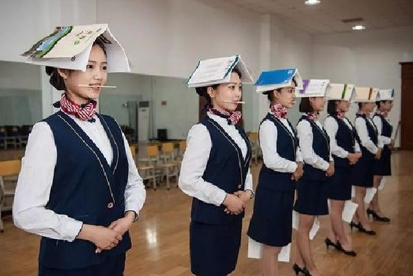 礼仪站姿怎么站？