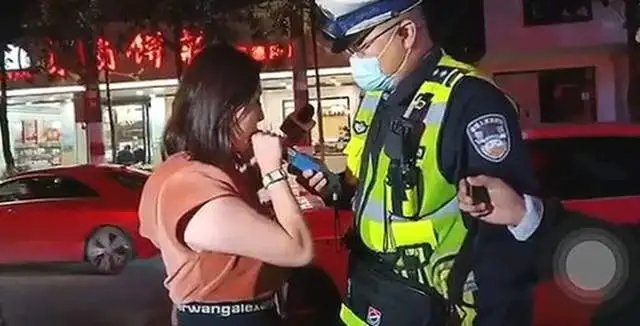 找“yuwei”醉驾女司机鞠躬忏悔，此时的忏悔还有意义吗？