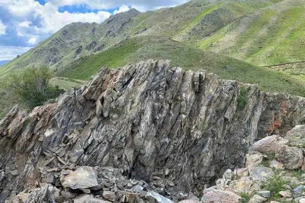 用山崩地裂造句子