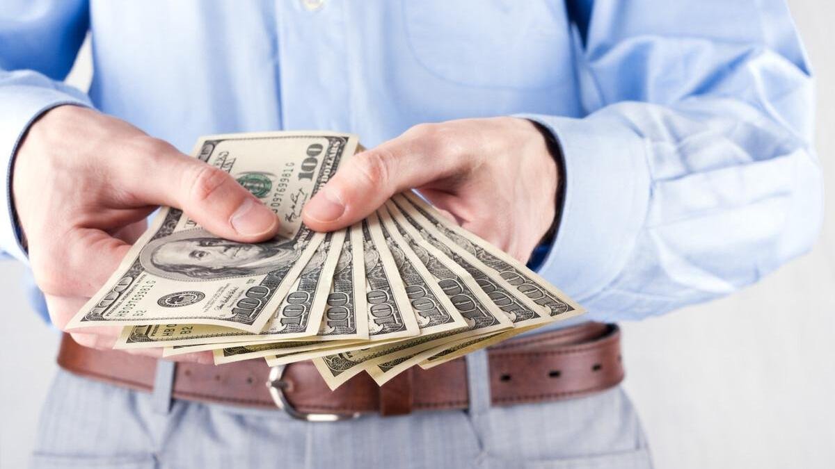 个人一次性获得5000万的居间费，税后收入大约是多少？如何计算？