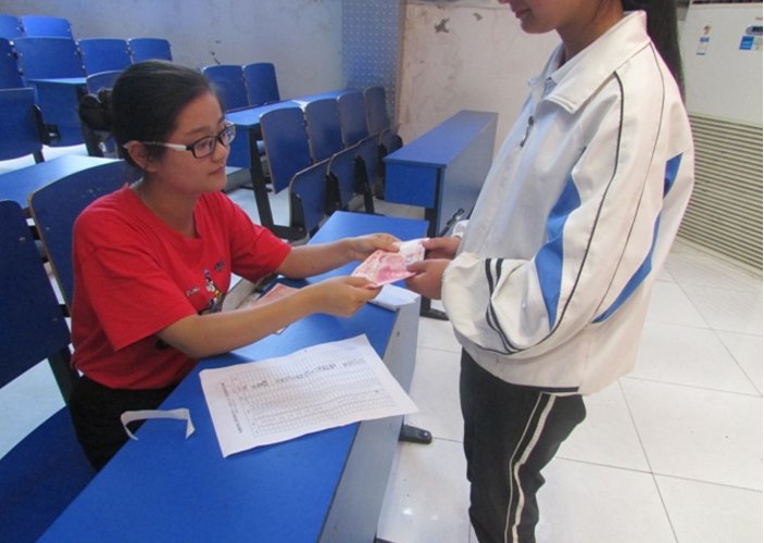 解释一下赞助商。赞助和资助有什么区别？