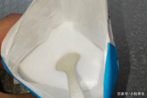 医生总是说要少吃盐，一天应该食用多少克的盐比较健康？