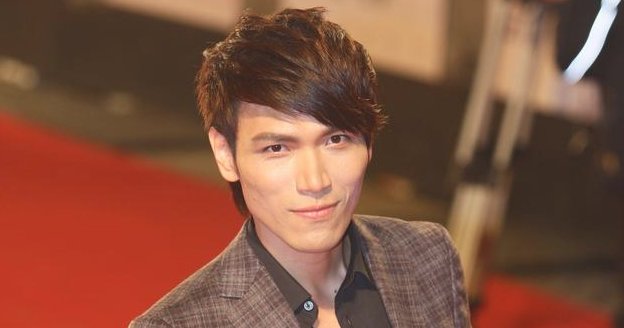 天上的月亮和地上的霜是什么歌