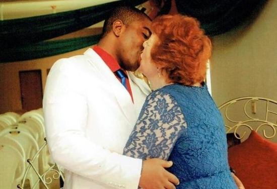 72岁老妇与20多岁小伙恋爱是什么情况？