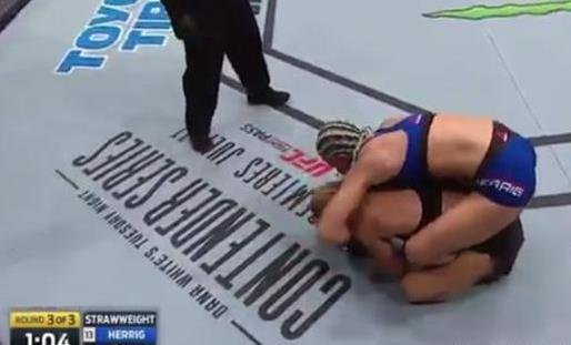 女子格斗也很惨烈！女拳手被打到失禁，赛后采访很尴尬，如今现状如何？