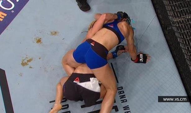 女子格斗也很惨烈！女拳手被打到失禁，赛后采访很尴尬，如今现状如何？