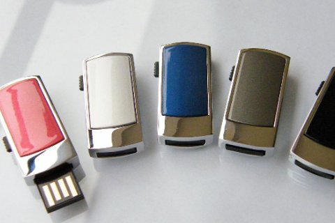 u盘插入电脑后显示“请将磁盘插入驱动器”怎么办？