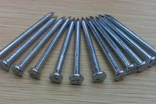 有一根烧红的铁钉温度是800℃质量是1.5克