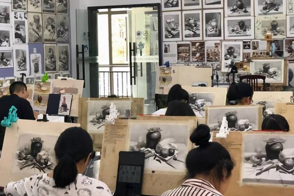 高三美术集训费用大概多少