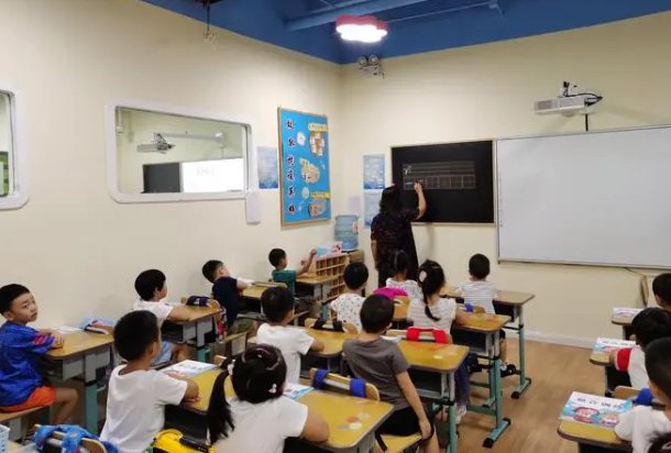 人加一笔变成什么字