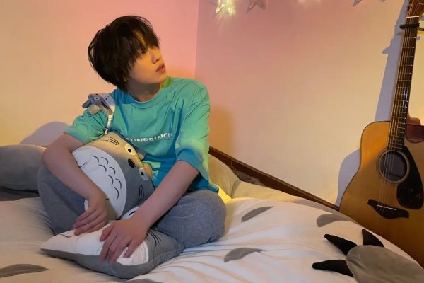 我试着把孤独藏进耳机是什么歌