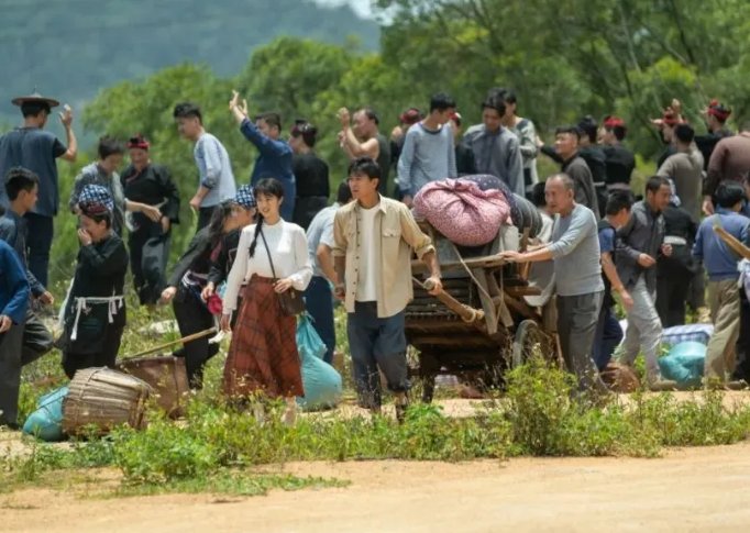 那山那海电视剧谁演的？