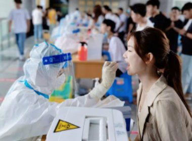 关于“当前疫情会持续多久”这一问题，吴尊友做出了怎样的解答？