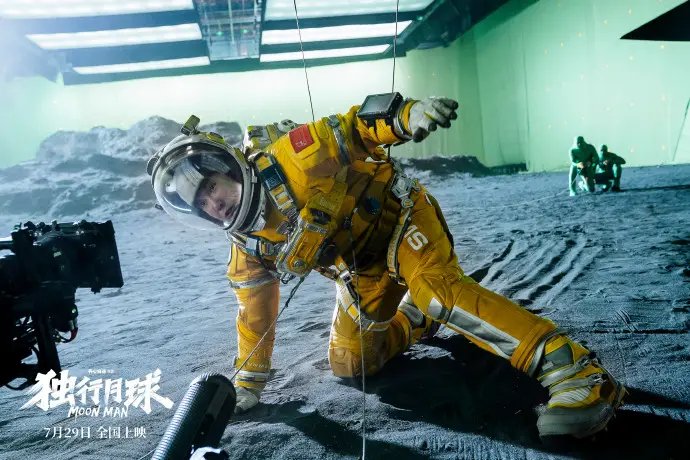 《独行月球》：一部让人又哭又笑的电影，它背后有着怎样的意义呢？