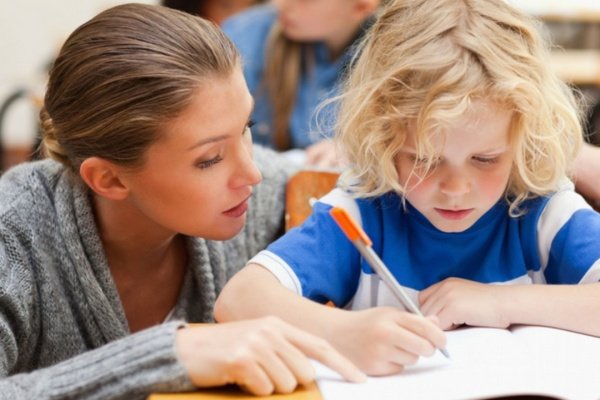 姐姐辅导弟弟写作业，一个被气哭一个被骂哭，辅导作业真的很难吗？