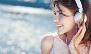 为你翻山越岭歌词 为你翻山越岭歌词表达什么意思