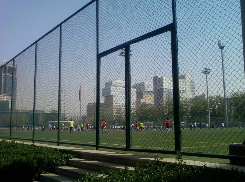 一个篮球场围网需要多少钱